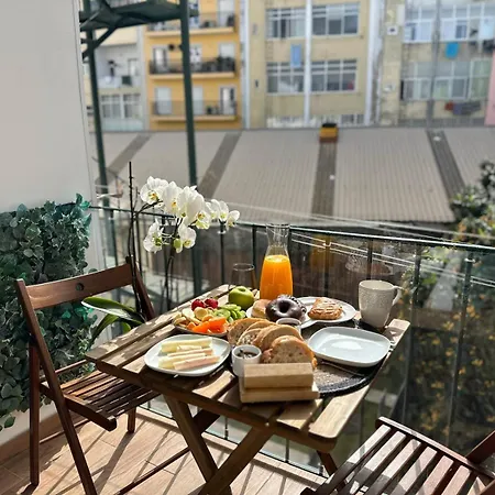 Quarto Grande Com Varanda E Vista Para A Cidade Lisbon Exterior photo