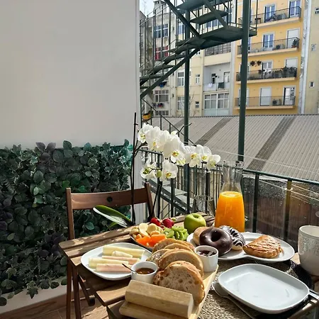 Quarto Grande Com Varanda E Vista Para A Cidade Lisbon Exterior photo