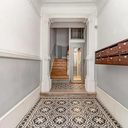 Quarto Grande Com Varanda E Vista Para A Cidade Lisbon Exterior photo